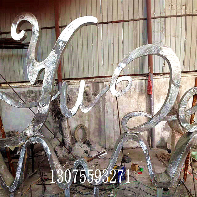 安庆雕塑公司:玻璃钢雕塑与铸铜雕塑的区别